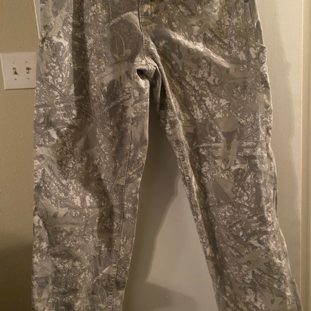Aeropostale Men's Gray Camouflage Cargo Pants